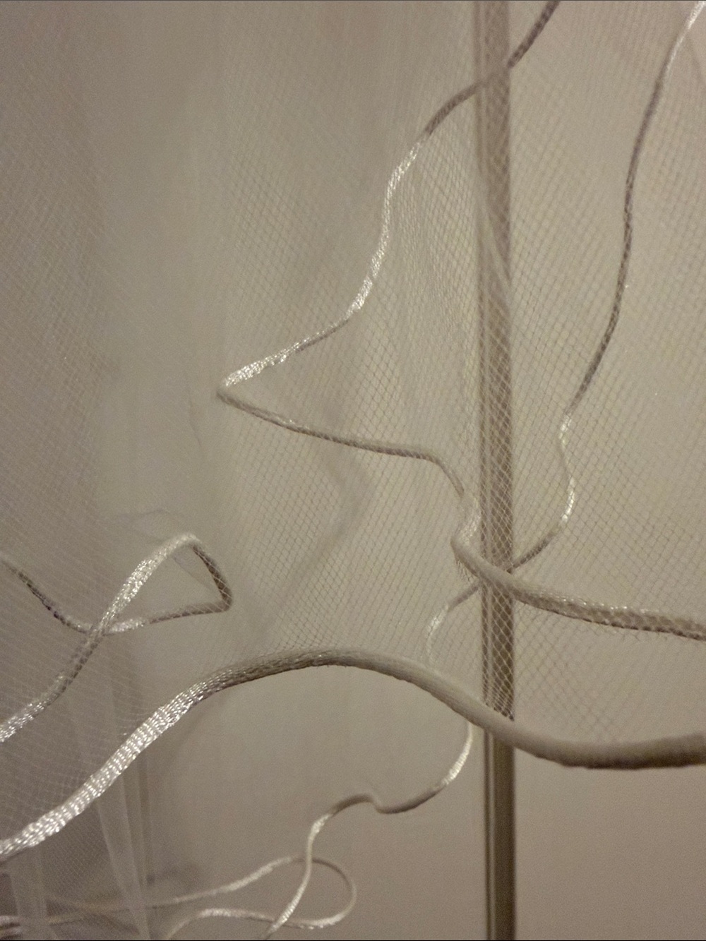 Bridal Veil, White Tulle 2-layer, Satin Edge Trim, 4” Comb, Elbow Length, New - Picture 5 of 8